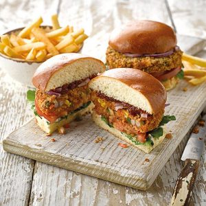 (D) 900160 Spicy Bean Burger Lifestyle 2 re copy_c